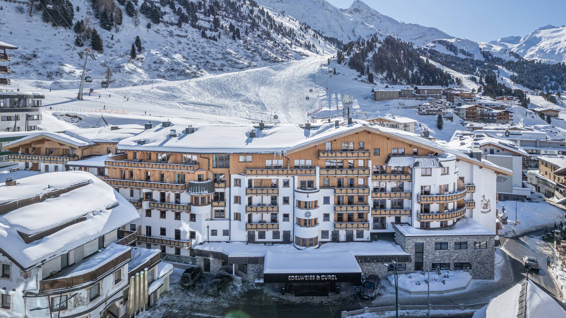 Hotel Edelweiss& Gurgl directly on the slope