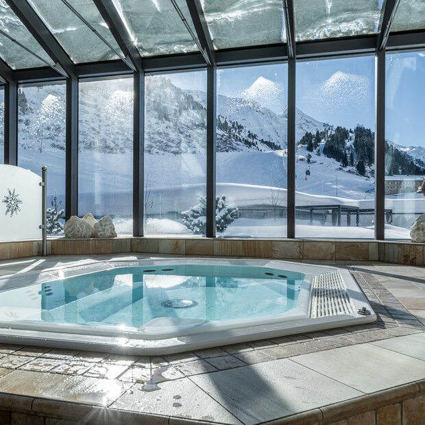 Hotel Edelweiss & Gurgl with wellness area and pool