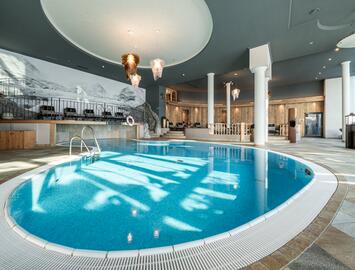 Hotel Edelweiss & Gurgl with wellness area and pool