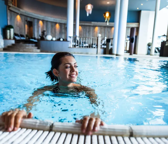 Indoor Pool im Hotel Edelweiss