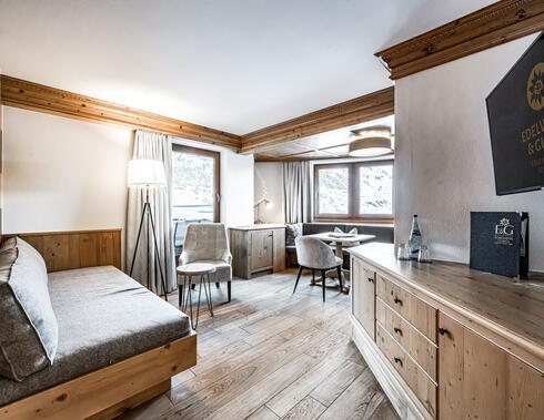 suite with workplace in Tyrol