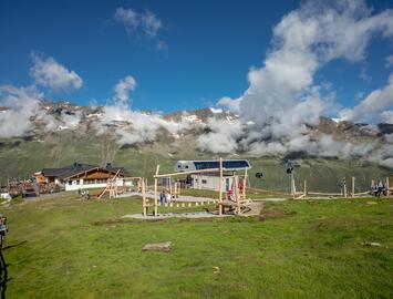 Hohe Mut top station with restaurant and playground